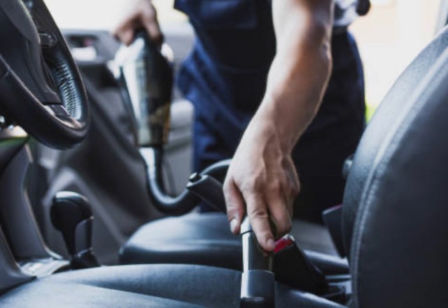 Full Interior Vacuum & Wipe Down